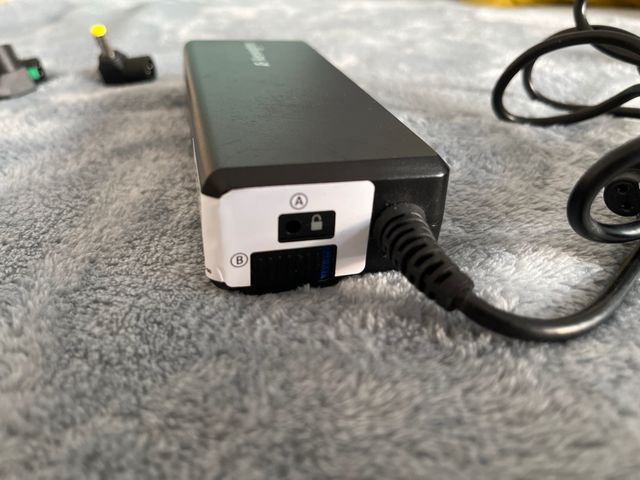 cargador Kensington universal portatil laptop