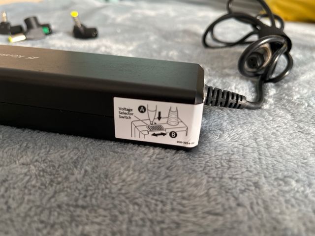 cargador Kensington universal portatil laptop