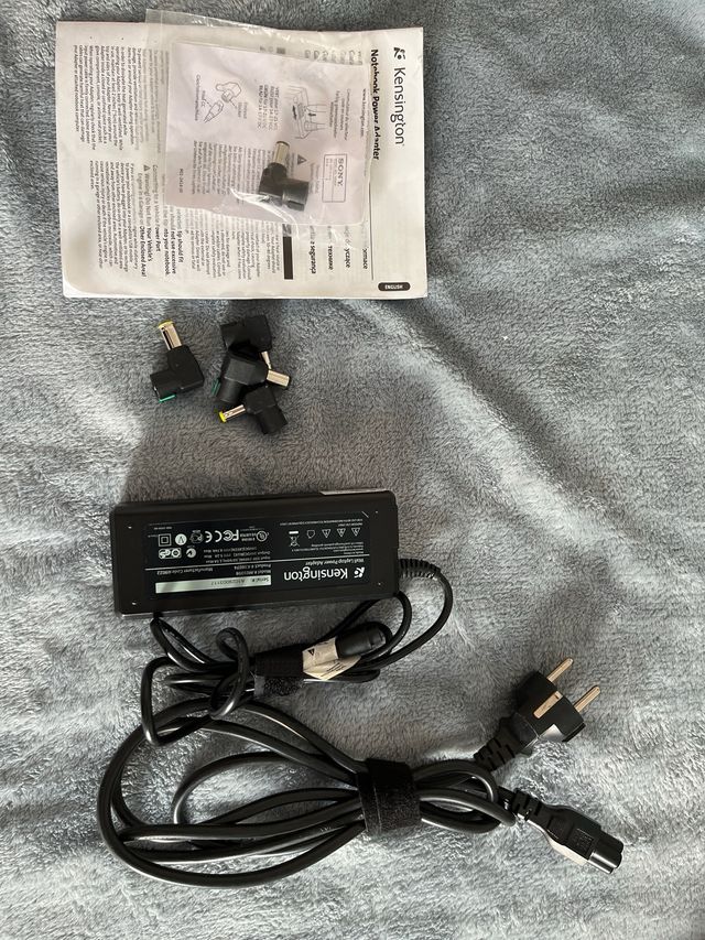 cargador Kensington universal portatil laptop