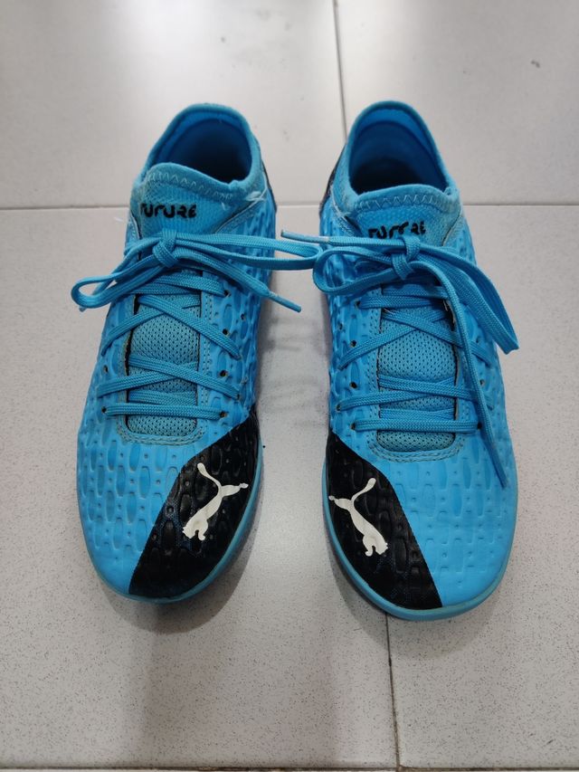 Scarpe da calcio. FINO 36