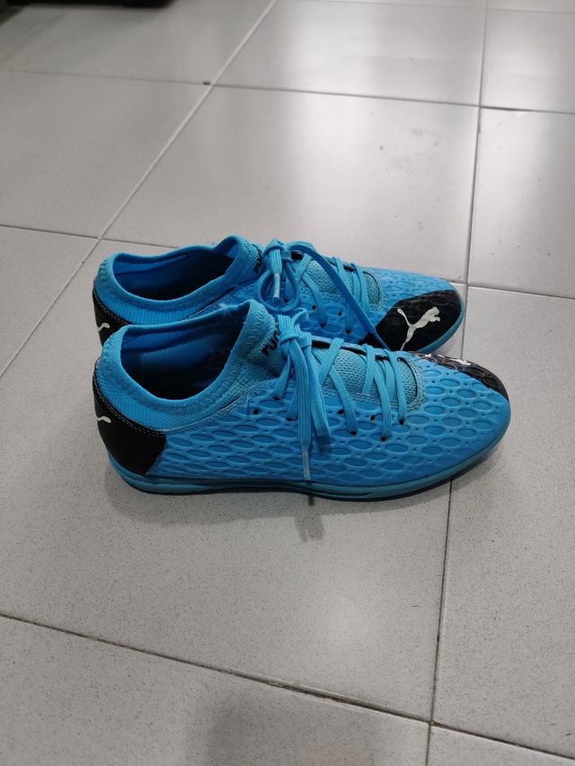 Scarpe da calcio. FINO 36