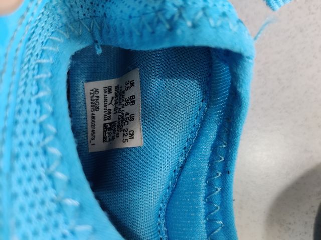 Scarpe da calcio. FINO 36