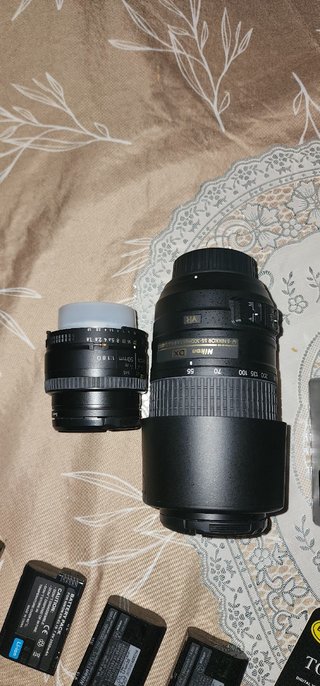Vendo Nikon D7200 con todo en la foto