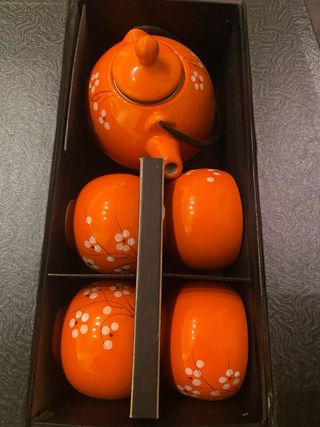 Teiera con quattro tazze