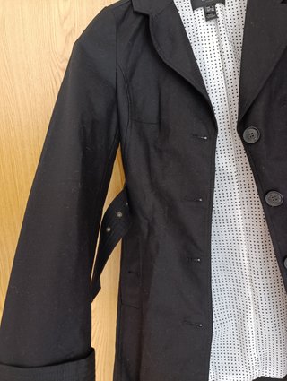 Gabardina negra Mango