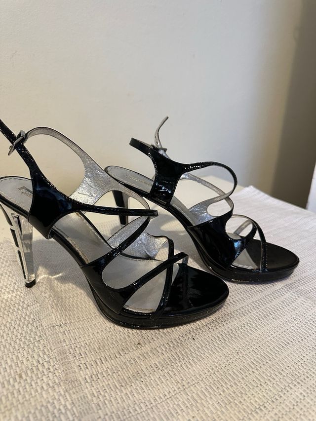 Sandalia Tacon Charol Roberto Botella