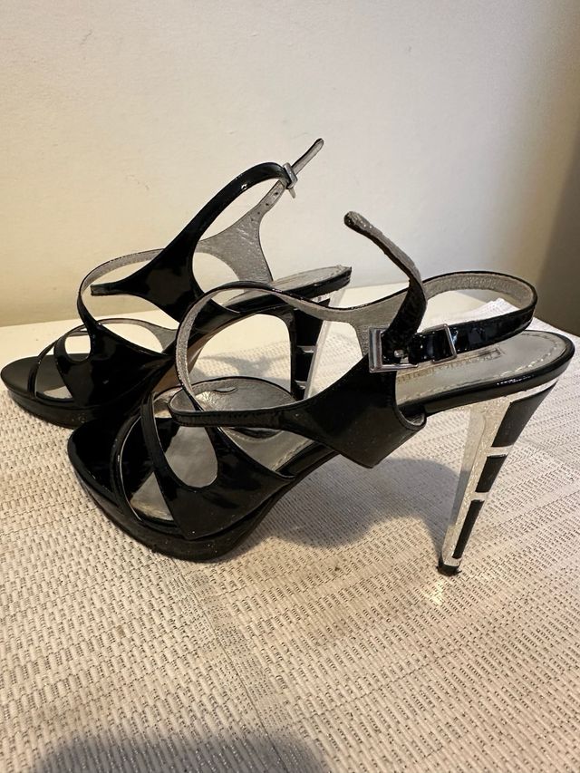 Sandalia Tacon Charol Roberto Botella