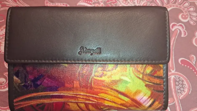 Preciosa cartera de piel