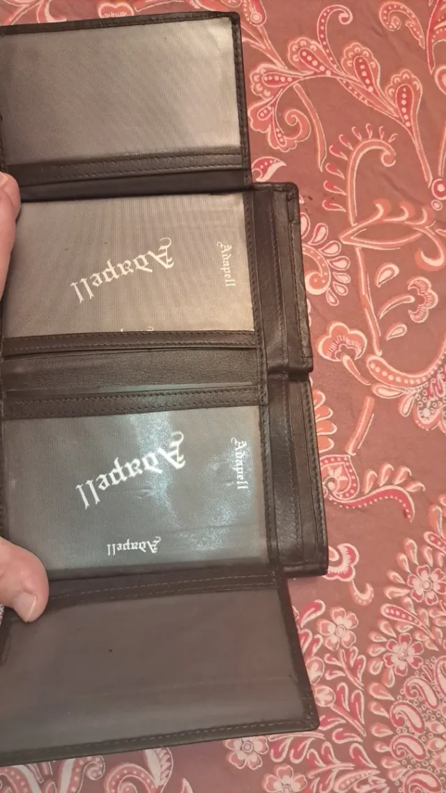 Preciosa cartera de piel