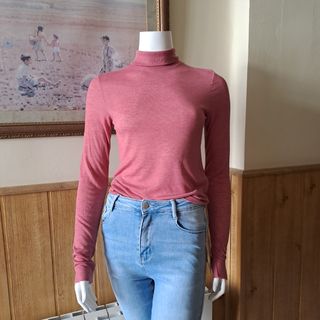Camiseta Molly Bracken cuello alto 