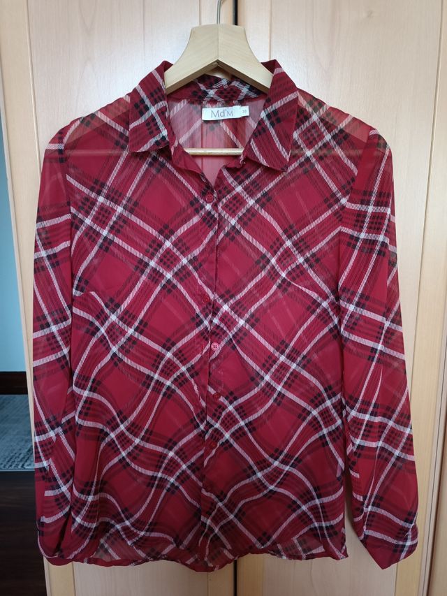 Blusa roja de cuadros