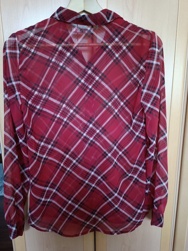 Blusa roja de cuadros