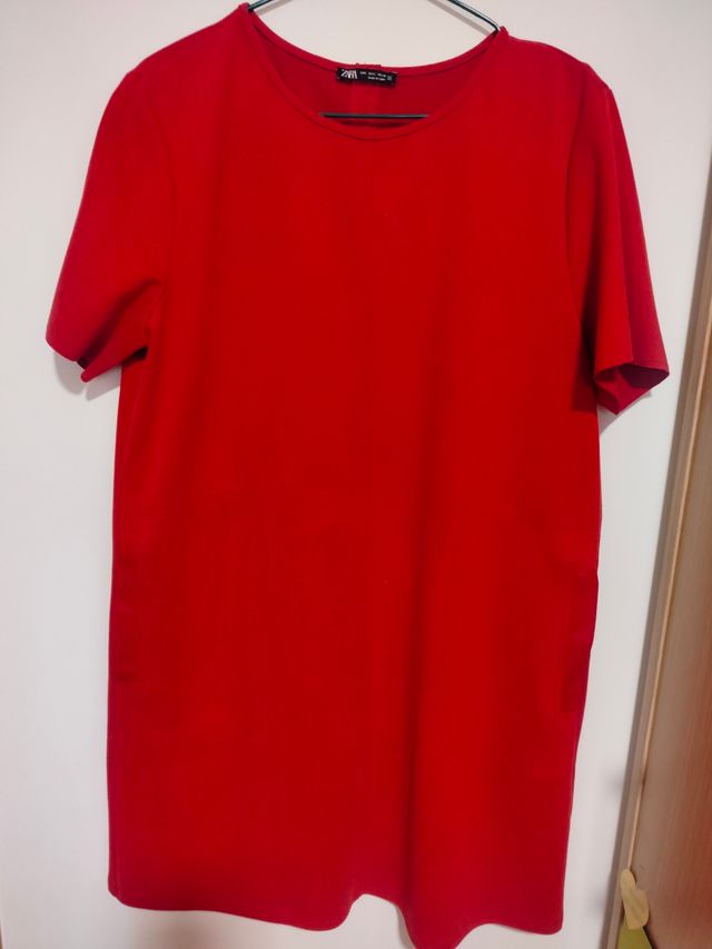 Vestido rojo recto de Zara 
