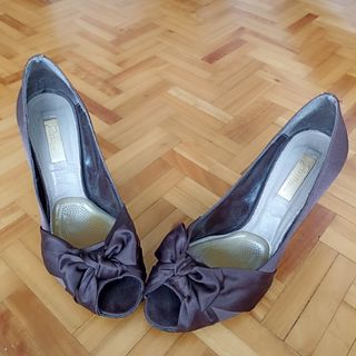 Zapatos de fiesta marrones