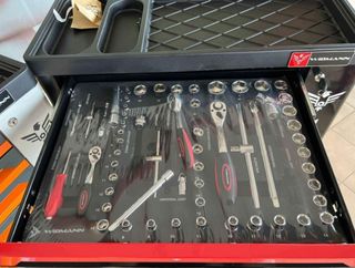 Caro con hermientas 380