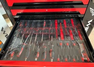 Caro con hermientas 380