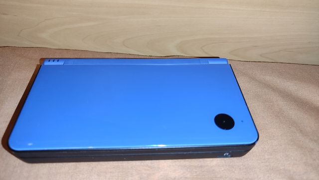 Nintendo DSi XL azul