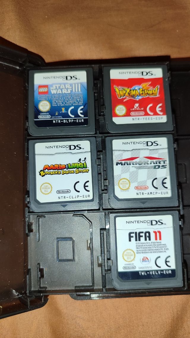 Nintendo DSi XL azul