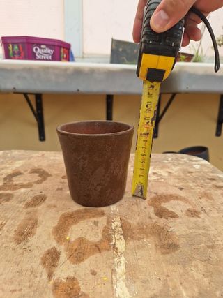 Macetero marrón redondo bonsai.