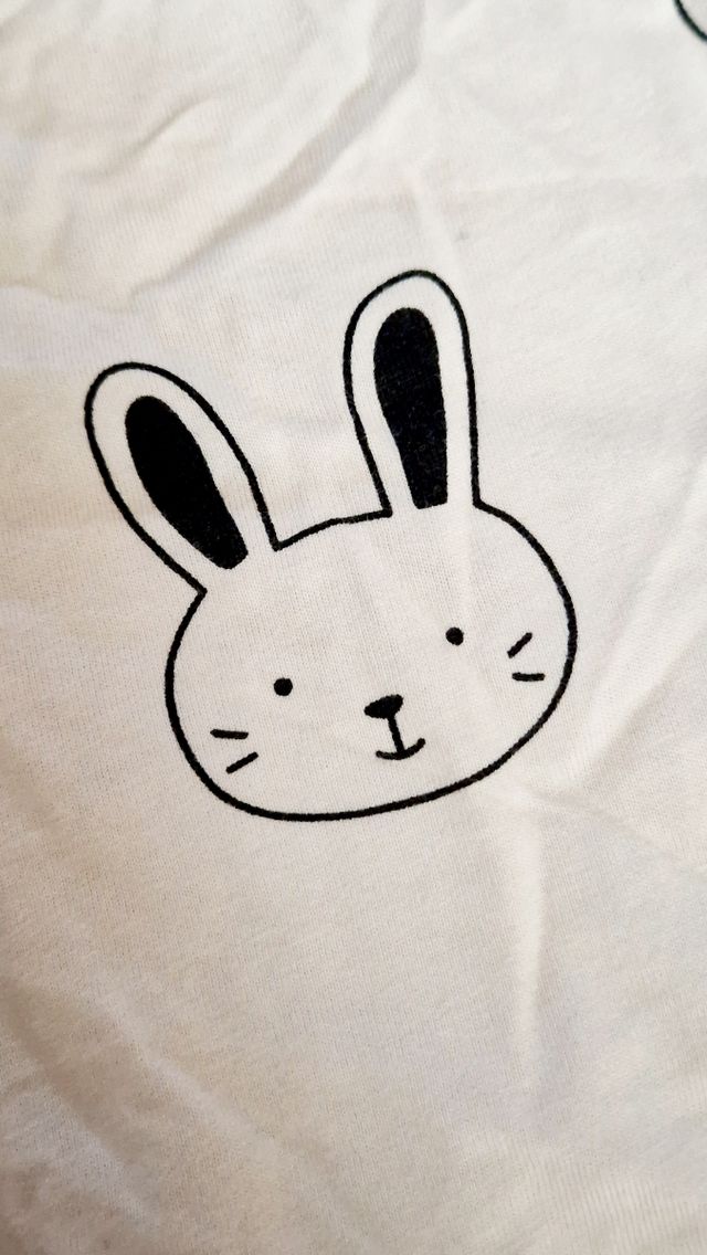 T-shirt girocollo con coniglietti