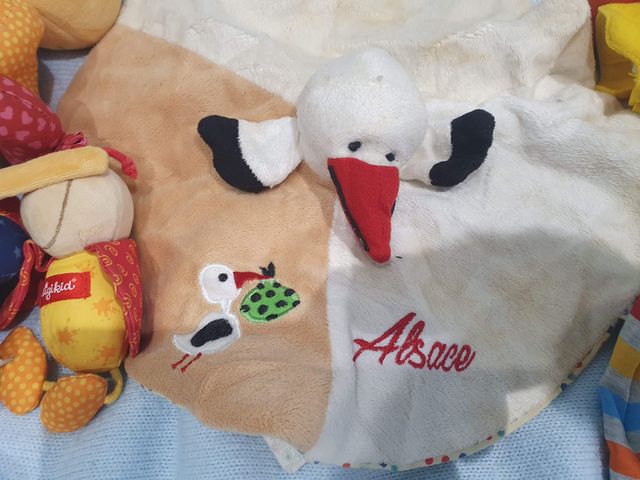 Lote variado bebé: doudou mordedor colgantes etc