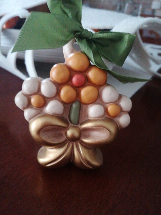 Formella thun con fiori