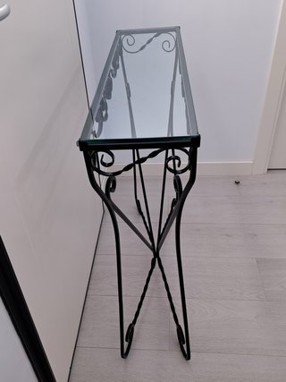 Consola de forja y cristal artesanal.