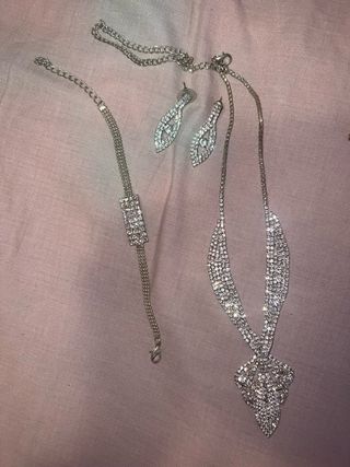 Collar/gargantilla con pendientes+pulsera a jue