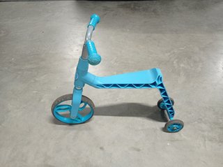 Patinete convertible en bici