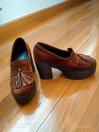 Mocasin marrón de piel. Talla 38