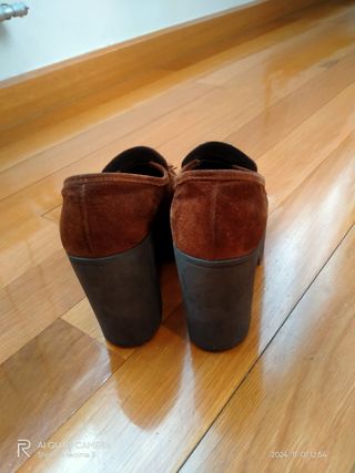 Mocasin marrón de piel. Talla 38