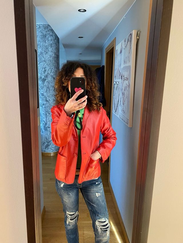 Blazer roja stradivarius T.M piel 100% impecable