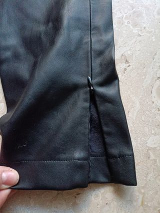 Pantalón polipiel Guess nuevo