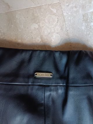 Pantalón polipiel Guess nuevo
