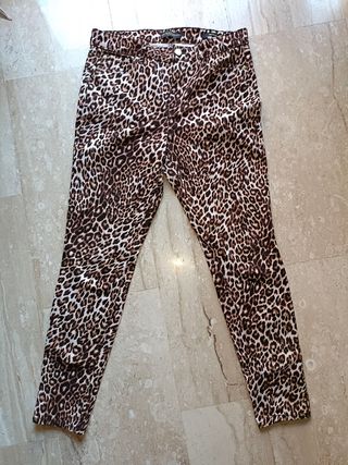 Pantalón Guess de leopardo nuevo