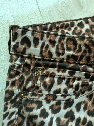 Pantalón Guess de leopardo nuevo
