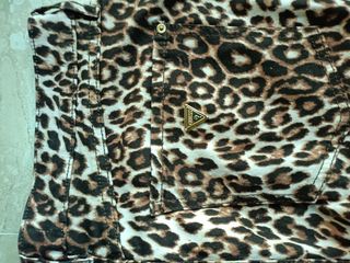 Pantalón Guess de leopardo nuevo