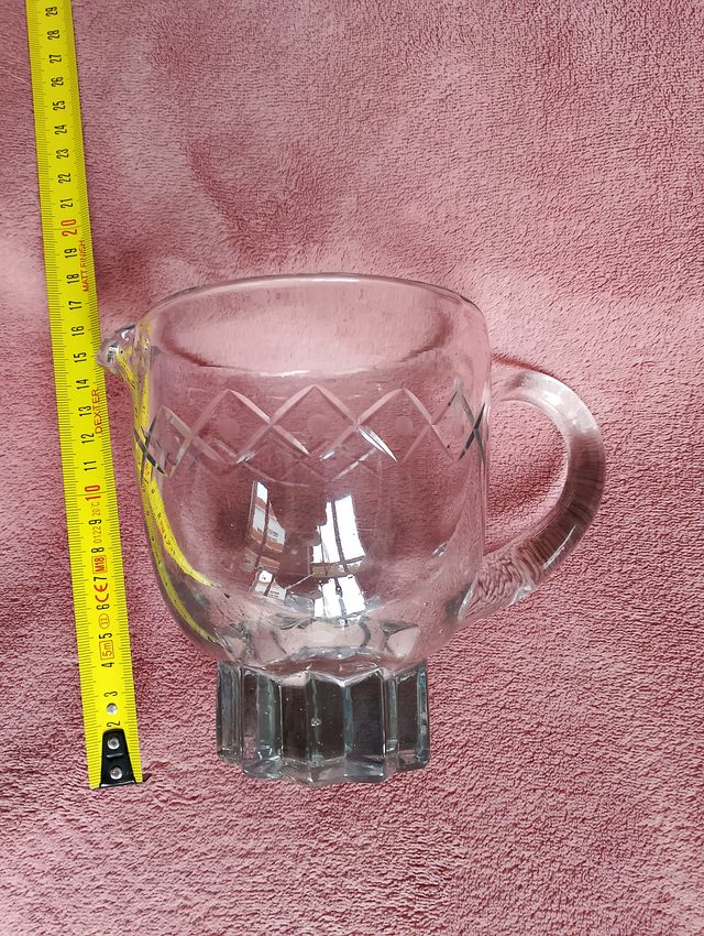 ANTIGUA JARRA DE CRISTAL CON RELIEVES