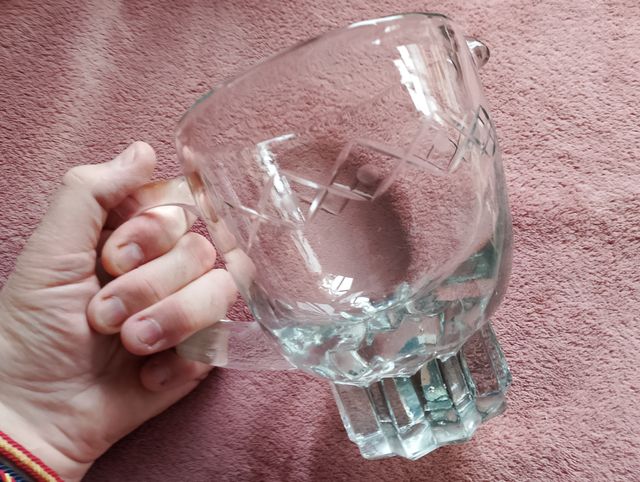 ANTIGUA JARRA DE CRISTAL CON RELIEVES