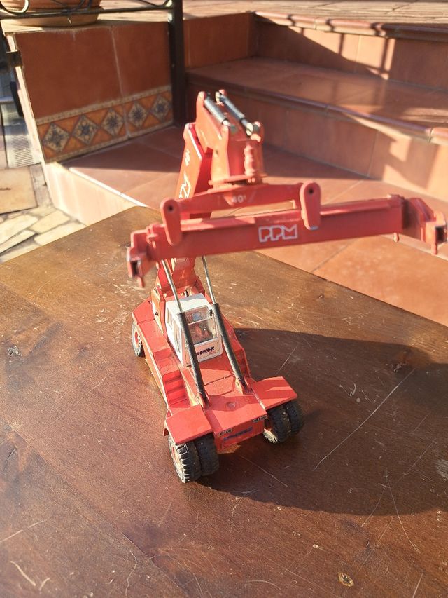 Grúa.Joal 169 - Contenedor apilador super PPM. 