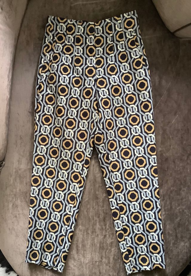 Pantalón estampado de Zara talla M
