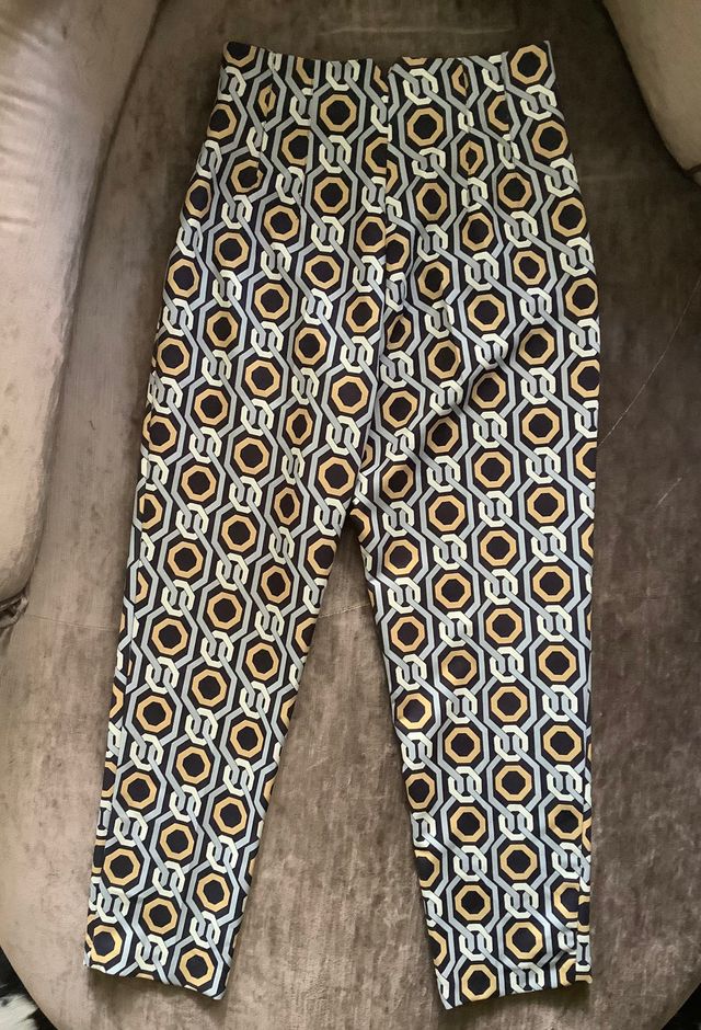 Pantalón estampado de Zara talla M