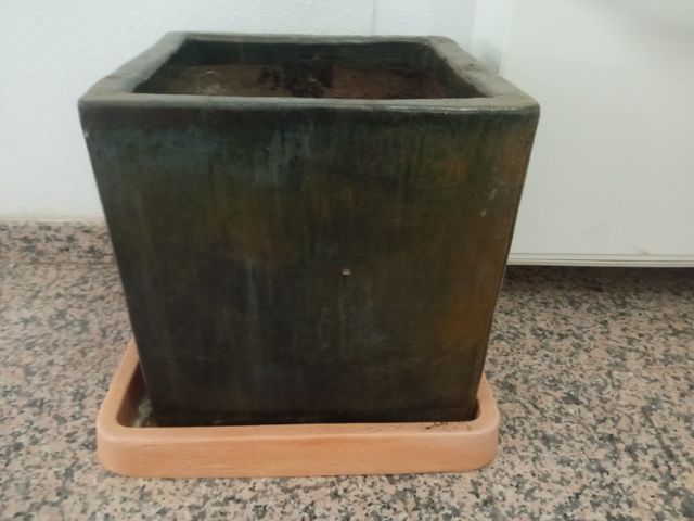 Macetero de cerámica.