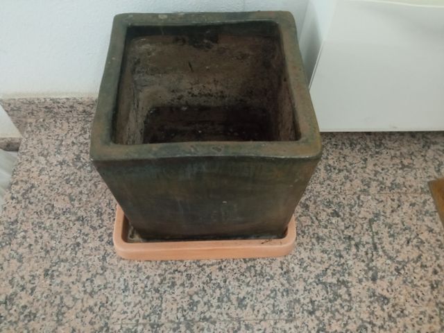 Macetero de cerámica.