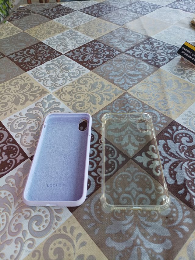 Dos fundas de silicona para iPhone XS