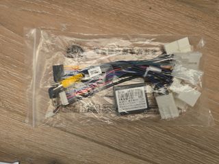 Marco radio Toyota Yaris con cables y deco CANBUS