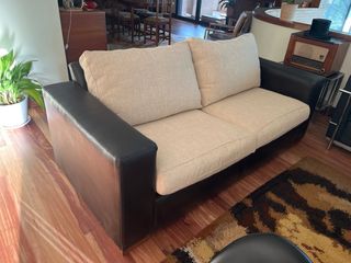 Sofá cuero 2 plazas