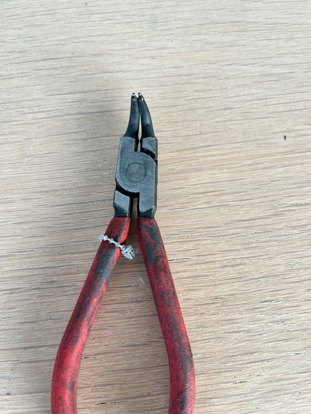 Alicate de puntas en angulo