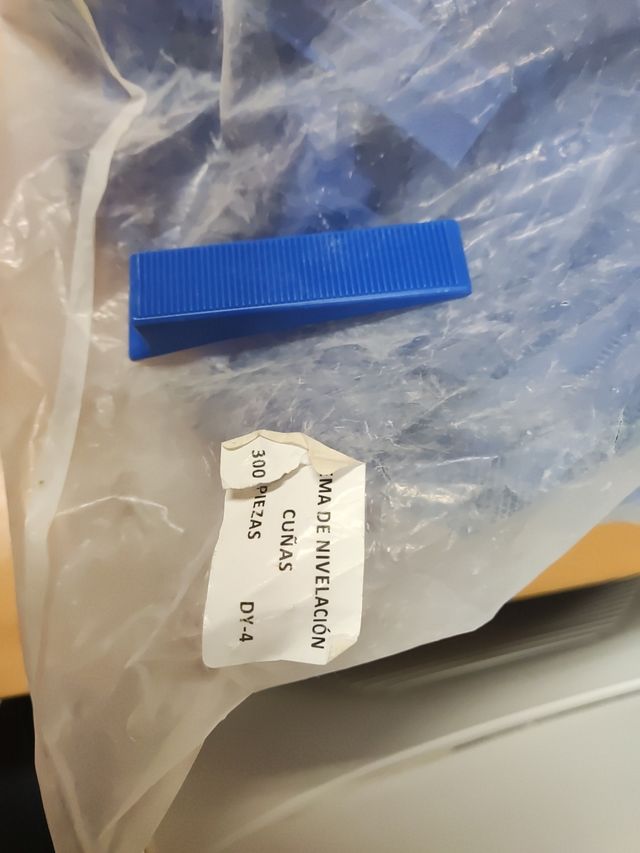 Cuñas anchas para nivelación de azulejos