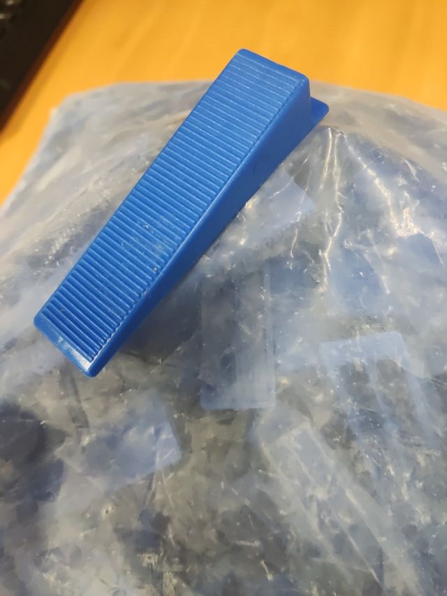 Cuñas anchas para nivelación de azulejos